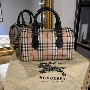 BURBERRY
Haymarket Check Chester Bowling Bag Chocolate